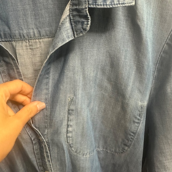 Bella Dahl Soft Chambray Button Down Shirt in Light Blue, Size M - Picture 3 of 7